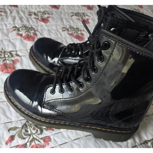 Dr. Martens Junior 1460 Patent Leather Lace Up Boots, Black  4M 5 US L - Picture 3 of 9